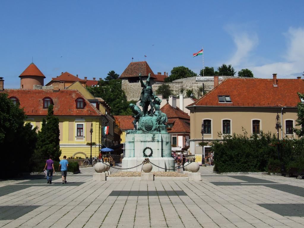 Relax Apartman Eger Exterior foto