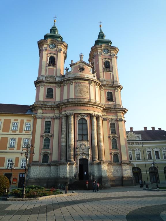 Relax Apartman Eger Exterior foto